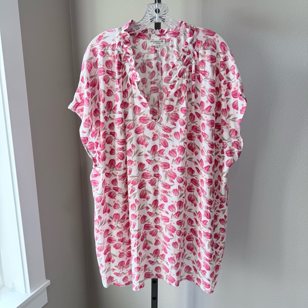 NWT Studio B women’s size 3X tulip floral ruffle neck blouse
